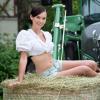 Das Model Andrea (23) aus Oberbayern posiert für den bayerischen Jungbauernkalender 2013.