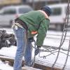 Kalte Finger, glatter Boden: Auf Winterbaustellen drohen bei Schnee und Eis ernste Verletzungen