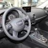 Audi A3 Sportback kommt im Starter-Paket serienmäßig unter anderem mit Connectivity-Paket, Xenon-Plus inklusive Reinigungsanlage, Mittelarmlehne vorn, Vorrüstung für Anhängevorrichtung, Sitzheizung vorn, Einparkhilfe, Geschwindigkeitsregelanlage, Fahrerinformationssystem mit Farbdisplay