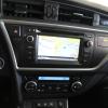 Der Toyota Auris Edition ist mit stufenlosem Automatikgetriebe erhältlich. Als zusätzliche Serienausstattung gibt es zudem das Multimedia-Audiosystem Toyota-Touch, Leichtmetallfelgen, Leder-OPtik am Armaturenbrett und ein Skyview-Panorama-Glasdach mit elektrischem Rollo