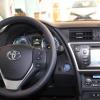 Der Toyota Auris Edition besticht im Cockpit durch Sportlichkeit. Ein Lederlenkrad gehört da unbedingt dazu.