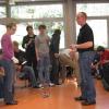 Schüler des Goethe-Gymnasiums Gaggenau experimentieren mit Wasserstoff- und Solarantrieb. Angeleitet werden sie dabei von Sebastian Völzke, Ingenieur im Mercedes-Benz Werk Rastatt.