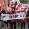 Angestellte Lehrer protestierten gegen die schlechtere Bezahlung gegenüber ihren verbeamteten Kollegen.