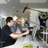 Komparsen aus Leidenschaft: Michael Kern (links) und Tim Schaab (Mitte) am Filmset zu "Unter Nachbarn".