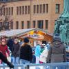 Die Eiszeit vor dem Karlsruher Schloss lockte auch am Sonntag, 14.1.2024, wieder zahlreiche Besucher auf die Eislaufbahn.