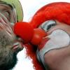 Mit gutem Beispiel voran: An Fasching kann es auch lustig und liebevoll zu gehen.