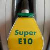 Der Bio-Kraftstoff E10 wird weiterhin kritisch beäugt.
