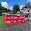 Die Letzte Generation veranstaltete am 25. Mai vor dem Karlsruher Heizkraftwerk eine Mahnwache.