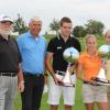 Die beiden Clubsieger Gloria Brüwer und Kai Rastetter mit  (v. l.) dem Präsidenten Wolfgang Bock, Sportwart Heinz Landhäußer und dem Vizepräsidenten Rüdiger Esslinger.