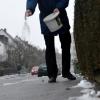Anwohner sind verpflichtet, die Gehwege von Schnee und Eis zu befreien.