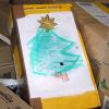 Weihnachtlich verpackt ist dieses Paket. (Foto: Stephanie Pilick)