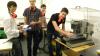 Tobias Kleiner, Maximilian Schröder, Marcel Meinzer und Johannes Zimmer zeigen die Produktionsstätte der Schülerfirma MGGtec am Markgrafen-Gymnasium in Karlsruhe-Durlach.