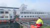 Im Karlsruher Rheinhafen liegt ein Kreuzfahrtschiff, das bei Elchesheim-Illingen auf Grund gelaufen und leckgeschlagen war. Foto: Uli Deck