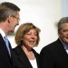 Christian Wulff (links), die Lebensgefährtin seines Amtsnachfolgers, Daniela Schadt, und der neue Bundespräsident, Joachim Gauck vor der Amtsübergabe.