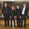 Das Schlagzeuger-Duo Aaron Händel aus Bruchsal und Johannes Ellwanger aus dem württembergischen Wangen (mit ihren Lehrern Uwe Eichele links und Ulrich Dürr rechts).