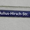 Ein Stück des Karlsruher Weges soll in Julius-Hirsch-Straße umbenannt werden. Dies hat der Karlsruher Gemeinderat beschlossen.