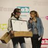 Dorothea Helmer bei FameLab 2012 mit SWR-Moderatorin Sarah Renner