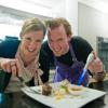 Rebecca Omidi und Mark Kipson leiten das "Goldstück" in der Karlsruher Karlstraße.