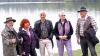 Die FDP-Stadträte Tom Hoyem (ganz links), Rita Fromm (zweite von rechts) und Thomas Kalesse (ganz rechts) am Grötzinger Baggersee.