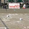 Totenkopf auf Blumenwiese - Straßenmalaktion der Karlsruher Jugendarbeit