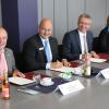 (v.l.n.r.): Geschäftsführer Eberhard Oehler, Oberbürgermeister Johannes Arnold, Landrat Christoph Schnaudigel und Geschäftsführerin Birgit Schwegle bei der Vertragsunterzeichnung.