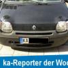 Kleiner Renault in der Karlsruher Oststadt macht schöne Augen.