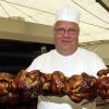 Knusprige Hähnchen, gewürzt mit überlieferten Original-Hähnchengewürz, sind die  Attraktion beim Hahnenfest am Wochenende in Grünwinkel
