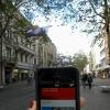 Noch bis zum 20. Oktober hängen die Gemälde-Fahnen an der östlichen Kaiserstraße aus - die zur Ausstellung passende App funktioniert vor Ort jedoch nur beschränkt.
