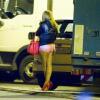 Eine Prostituierte wartet auf dem Strassenstrich auf Freier. Foto: Boris Roessler/Symbolbild