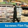 Flirten im Supermarkt - so geht's.