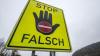 Ein Warnschild soll Geisterfahrer verhindern.
