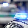 Blaulichter von Polizeifahrzeugen. Foto: Rene Ruprecht/Archiv