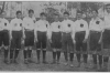 Der ,FC Bayern der Kaiserzeit', der Karlsruher FV 1909: Im Helmholtz waren Verteidiger-As Ernst Hollstein (3.v.li.), Nationalelf-Stürmerstar Julius Hirsch (6.v.li.) und Mittelläufer-Legende Max Breunig (ganz re.)