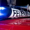 Die Feuerwehr rückte zu einem Brand in einer Scheune aus, in der mehrere Tiere untergebracht waren. (Symbolbild)