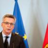 Bundesinnenminister Thomas de Maiziere bei einer Pressekonferenz zu den Anschlägen in Paris. Foto: Klaus-Dietmar Gabbert