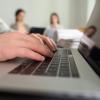 In Deutschland arbeiten im EU-Vergleich besonders viele Menschen in Teilzeit - vor allem Frauen. (Archivbild)