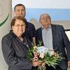 Der SEN-Vorsitzende Siegfried Erhard (rechts) bedankt sich bei der Seminarleiterin Rosi Hufnagel (Hanns-Seidel-Stiftung) und dem Referenten Ronald Kaiser.