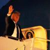 Am späten Montagabend (Ortszeit) stieg Trump an Bord der Air Force One - und teilte dann gegen Macron aus. Am späten Montagabend (Ortszeit) stieg Trump an Bord der Air Force One - und teilte dann gegen Macron aus.