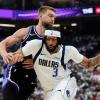 Anthony Davis (rechts) führte die Dallas Mavericks mit 27 Punkten zum Sieg gegen die Sacramento Kings.