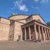 Auf dem Kirchplatz der St. Stephanskirche kann man sich "Ashes to Go" abholen. (Symbolbild)