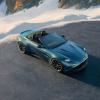 Der Roadster beschleunigt in 3,6 Sekunden auf 100 km/h und erreicht eine Spitzengeschwindigkeit von 325 km/h.