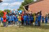 Das Kindergartenteam mit den Kleinen beim Kindergartenfest.
