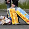 Rundum versorgt - mit Toastbrot und zwei Großpackungen Klopapier. Rundum versorgt - mit Toastbrot und zwei Großpackungen Klopapier.