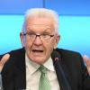 Winfried Kretschmann (Bündnis 90/Die Grünen), Ministerpräsident von Baden-Württemberg, spricht.