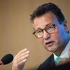 Peter Hauk (CDU), Minister für Ländlichen Raum in Baden-Württemberg, spricht zur Presse.