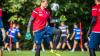 Benjamin Uphoff (KSC 1) nimmt den Ball mit dem Knie an. Benjamin Uphoff (KSC 1) nimmt den Ball mit dem Knie an.