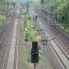 Ein Signal steht in Offenburg, auf der Strecke der Rheintalbahn, auf Rot. Ein Signal steht in Offenburg, auf der Strecke der Rheintalbahn, auf Rot.