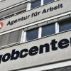 Gebäude der Agentur für Arbeit - Jobcenter.
