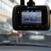 Kann bei Unfällen zur Aufklärung beitragen: Dashcam an einer Windschutzscheibe. Foto: Rene Ruprecht