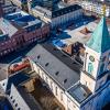 Die evangelische Stadtkirche am Marktplatz, links hinten das Rathaus. Die evangelische Stadtkirche am Marktplatz, links hinten das Rathaus.